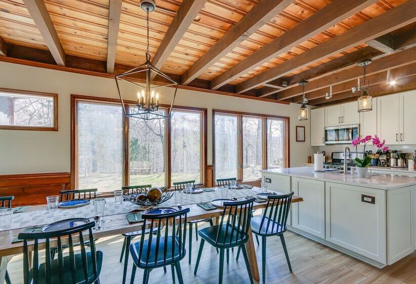 Front Royal Hilltop Cabin W/ Panoramic Views!