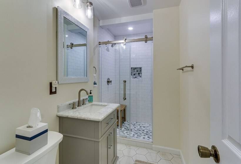 Front Royal Hilltop Cabin W/ Panoramic Views!