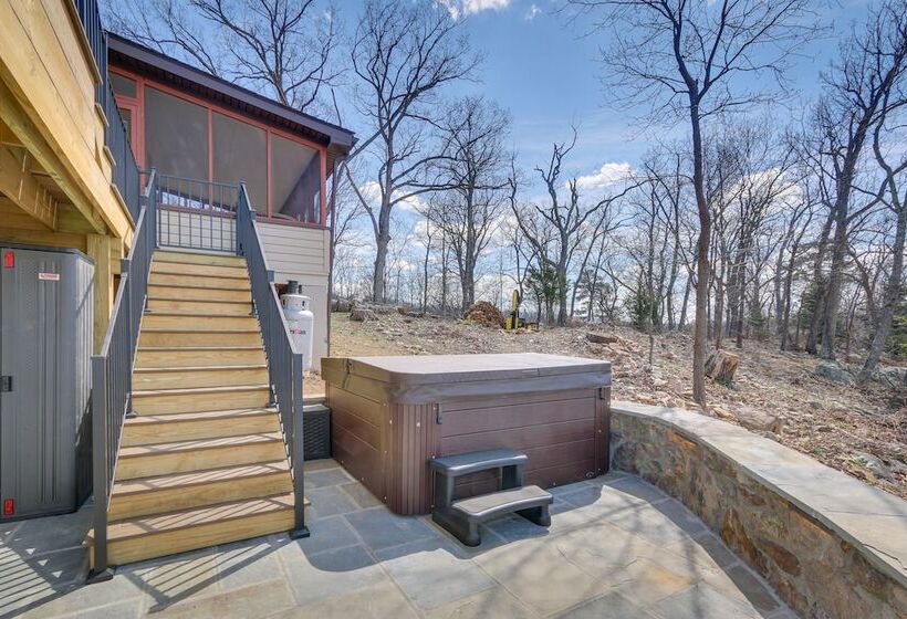 Front Royal Hilltop Cabin W/ Panoramic Views!