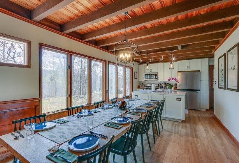 Front Royal Hilltop Cabin W/ Panoramic Views!