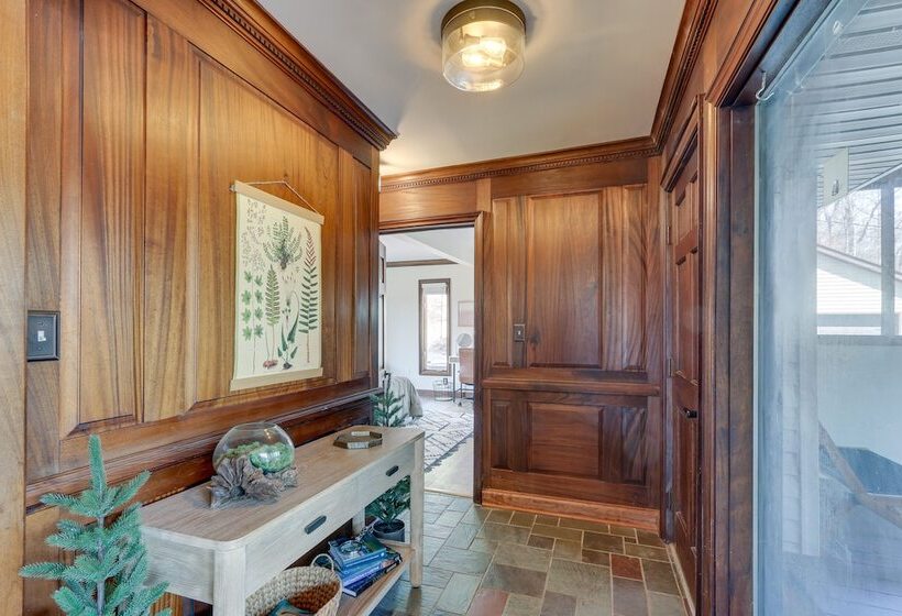 Front Royal Hilltop Cabin W/ Panoramic Views!