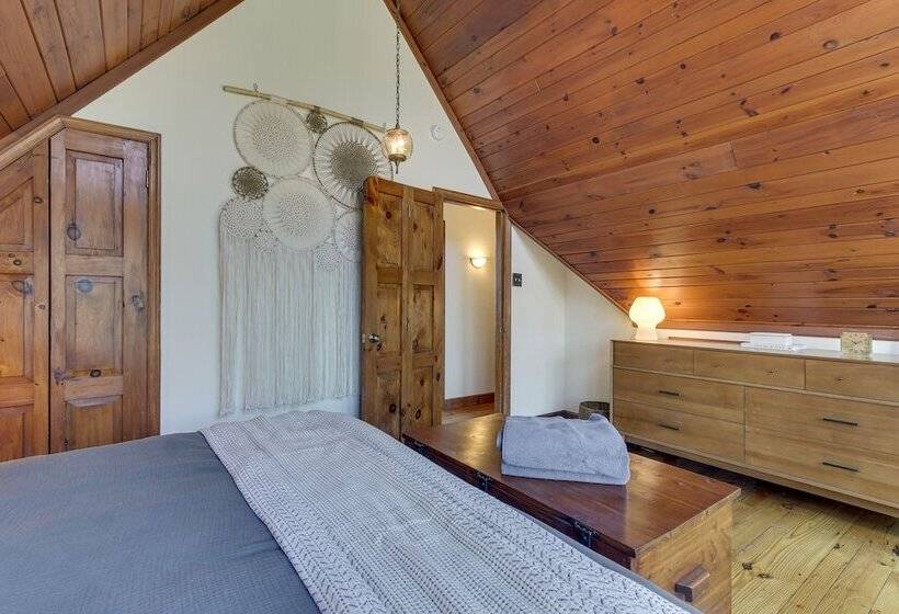 Front Royal Hilltop Cabin W/ Panoramic Views!