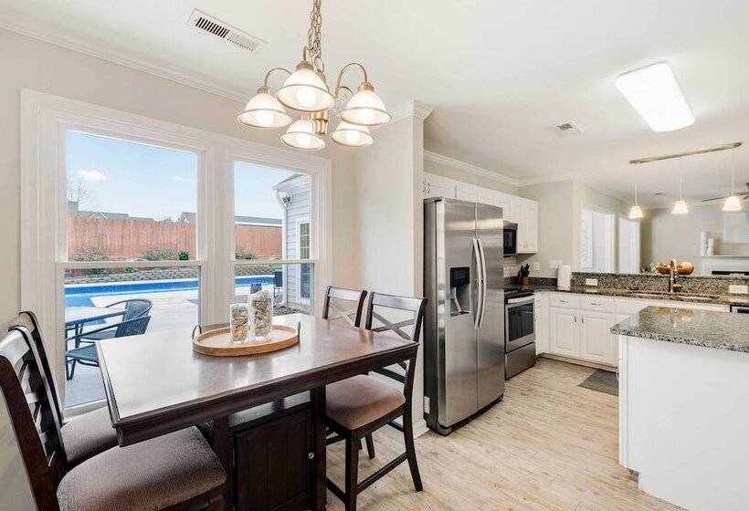 Gorgeous Graham Home With Private Outdoor Pool!