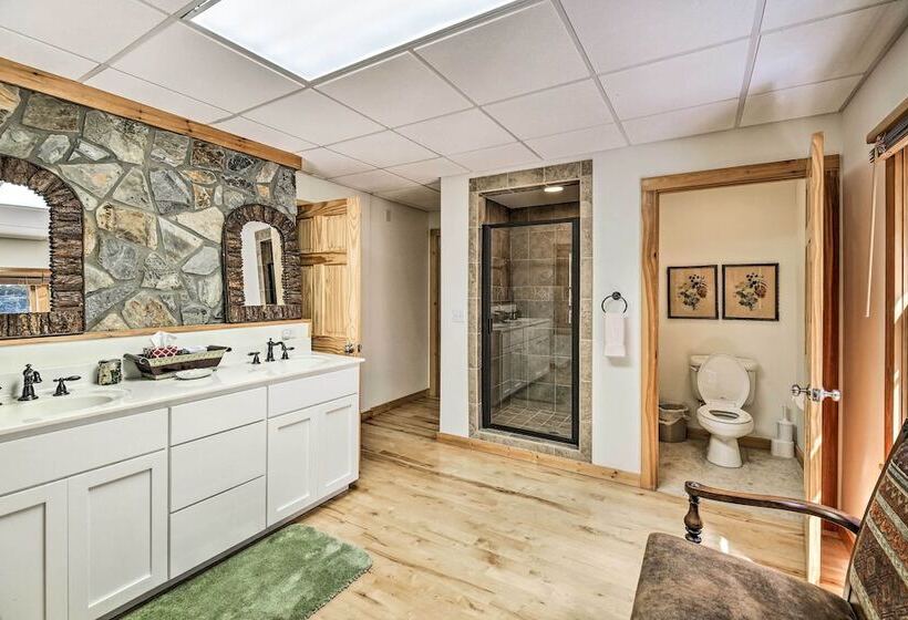 River Access & Game Room: Piney Creek Cabin!