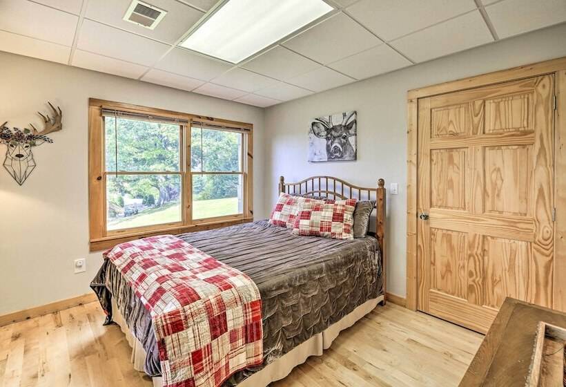 River Access & Game Room: Piney Creek Cabin!