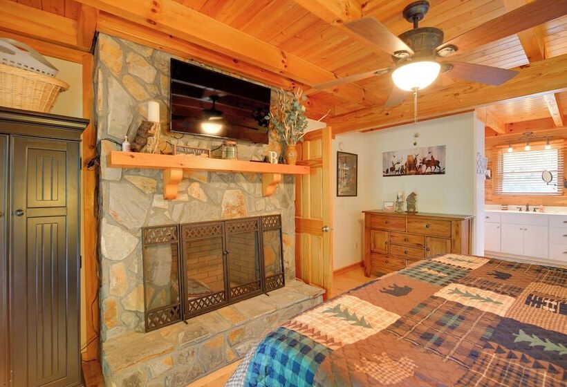 River Access & Game Room: Piney Creek Cabin!