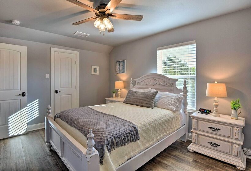 Granbury Home W/ Hot Tub & Furnished Patio!