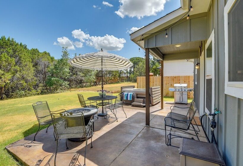 Granbury Home W/ Hot Tub & Furnished Patio!