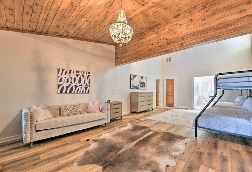 Deck + Lake Views: Grand Glenville Retreat