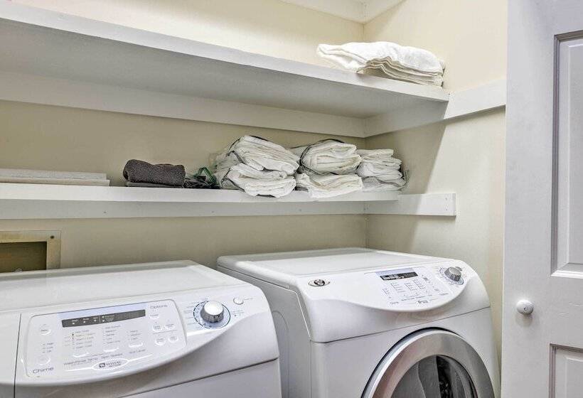 Deck + Lake Views: Grand Glenville Retreat