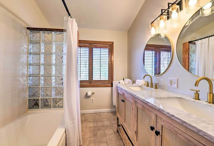 Deck + Lake Views: Grand Glenville Retreat