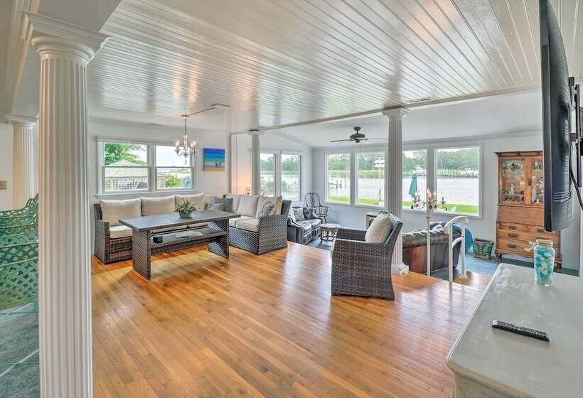 Grasonville Home W/ Private Pool On The Water