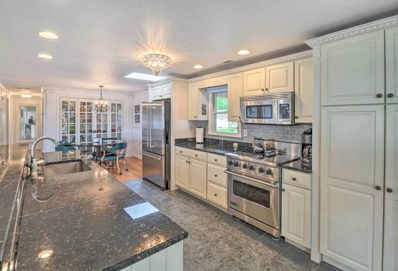 Grasonville Home W/ Private Pool On The Water