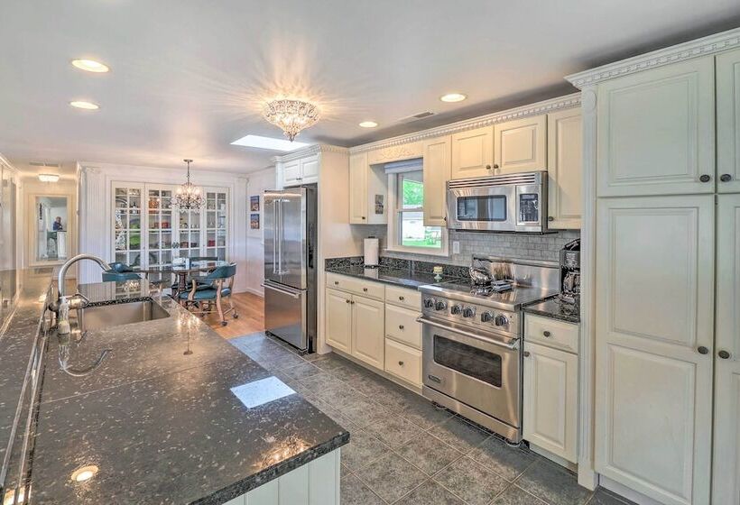 Grasonville Home W/ Private Pool On The Water