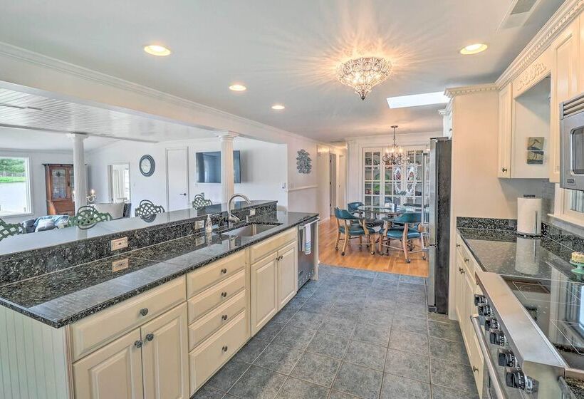 Grasonville Home W/ Private Pool On The Water