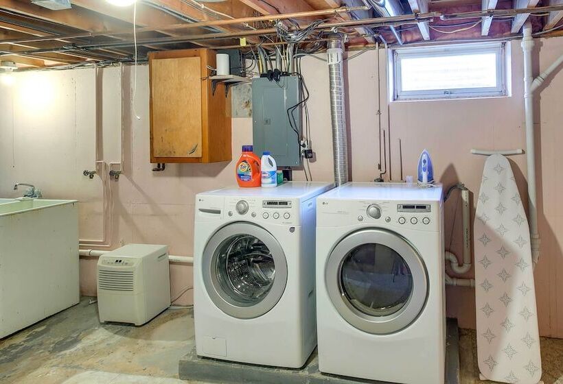 Walk To Lambeau Field: Green Bay Retreat