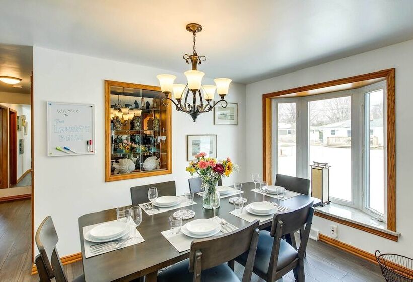 Walk To Lambeau Field: Green Bay Retreat