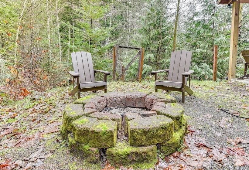 Grizzly Tower  Packwood Cabin W/ Hot Tub!