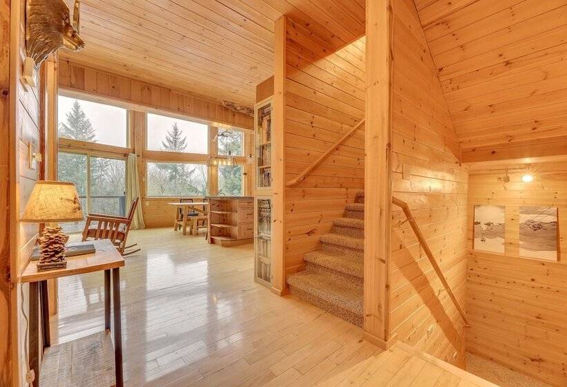 Grizzly Tower  Packwood Cabin W/ Hot Tub!