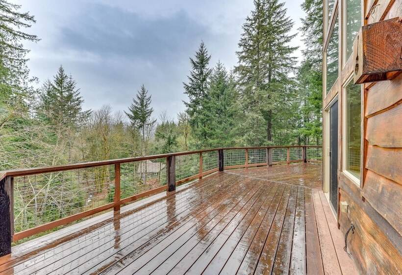 Grizzly Tower  Packwood Cabin W/ Hot Tub!