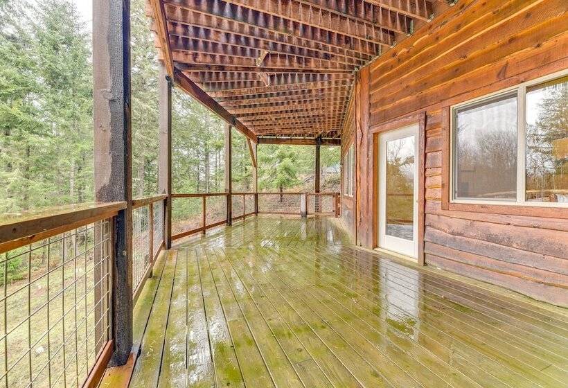 Grizzly Tower  Packwood Cabin W/ Hot Tub!