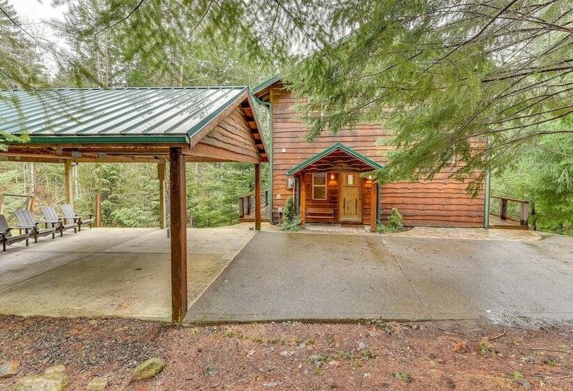 Grizzly Tower  Packwood Cabin W/ Hot Tub!