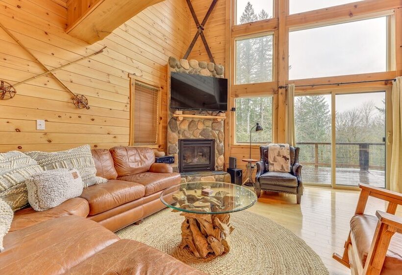Grizzly Tower  Packwood Cabin W/ Hot Tub!
