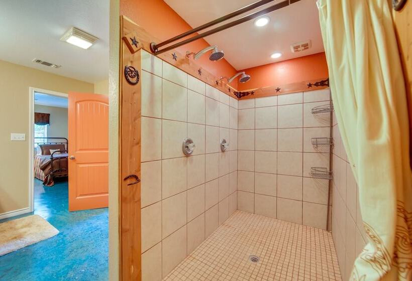 Guest House  92 Acre Buffalo Hideaway W/ Rec Barn