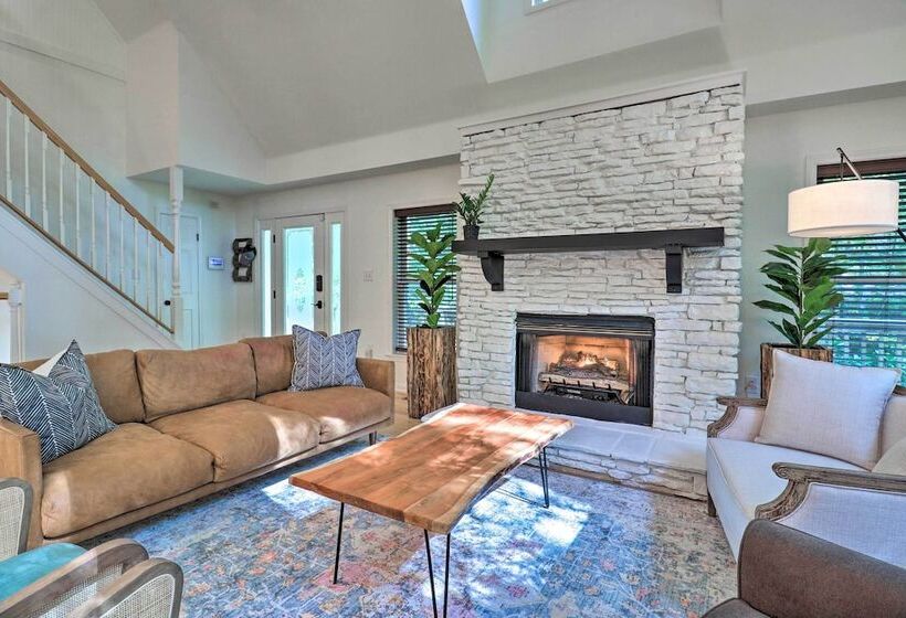 2 Mi To Sapphire Resort: Home W/ Hot Tub & Games!