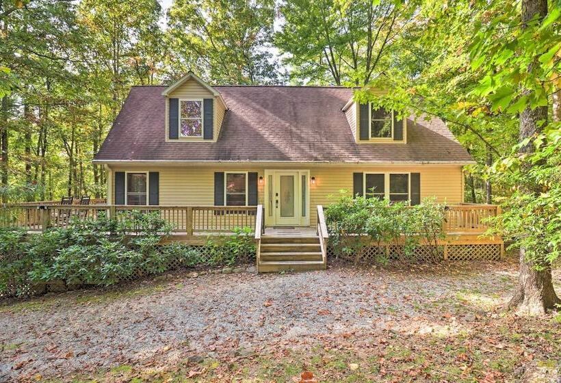 2 Mi To Sapphire Resort: Home W/ Hot Tub & Games!