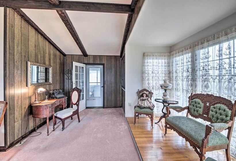 Historic Alexandria Home W/ Private Yard!