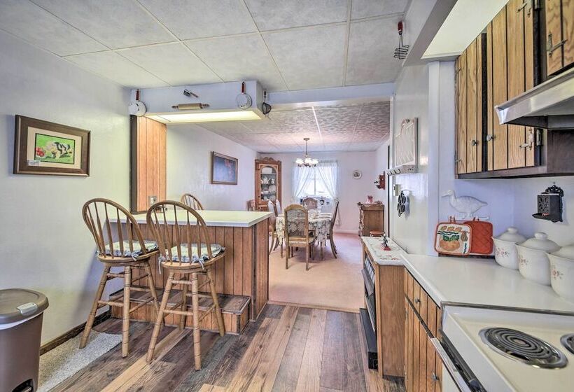 Historic Alexandria Home W/ Private Yard!