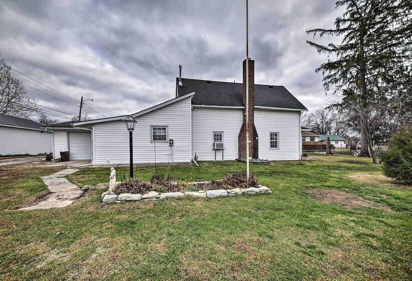 Historic Alexandria Home W/ Private Yard!