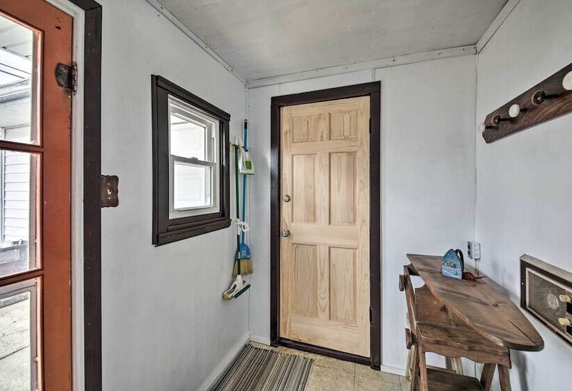 Historic Alexandria Home W/ Private Yard!