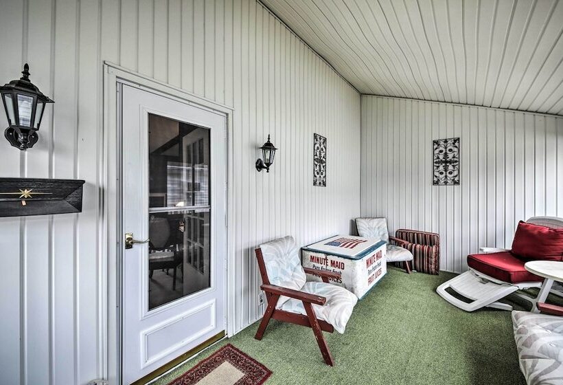 Historic Alexandria Home W/ Private Yard!