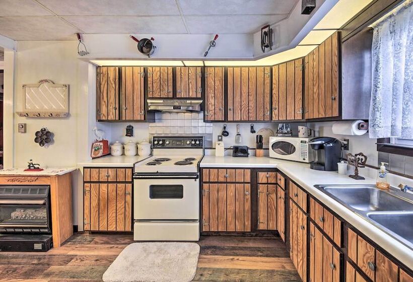 Historic Alexandria Home W/ Private Yard!