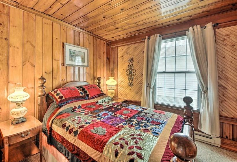 Historic Alexandria Home W/ Private Yard!