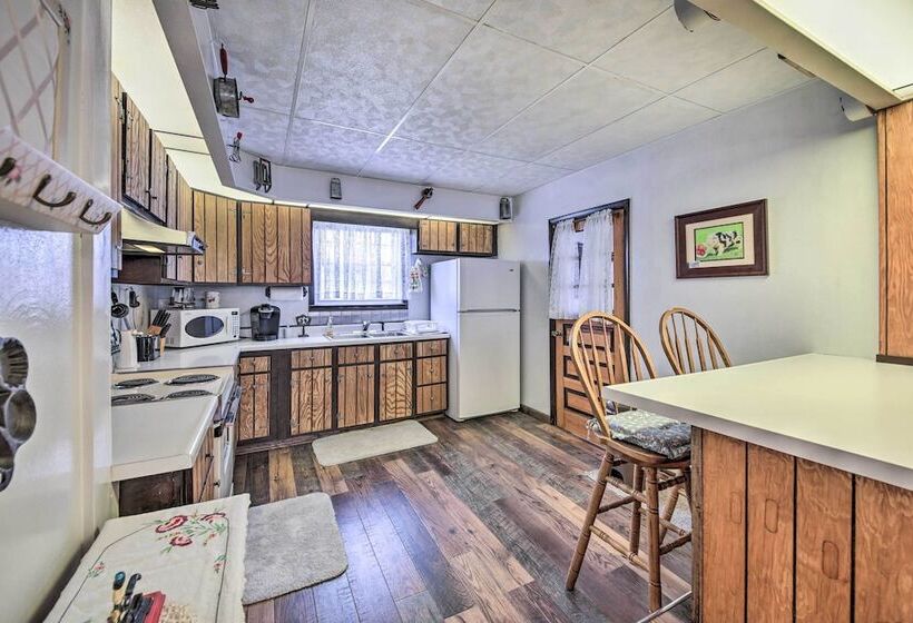 Historic Alexandria Home W/ Private Yard!