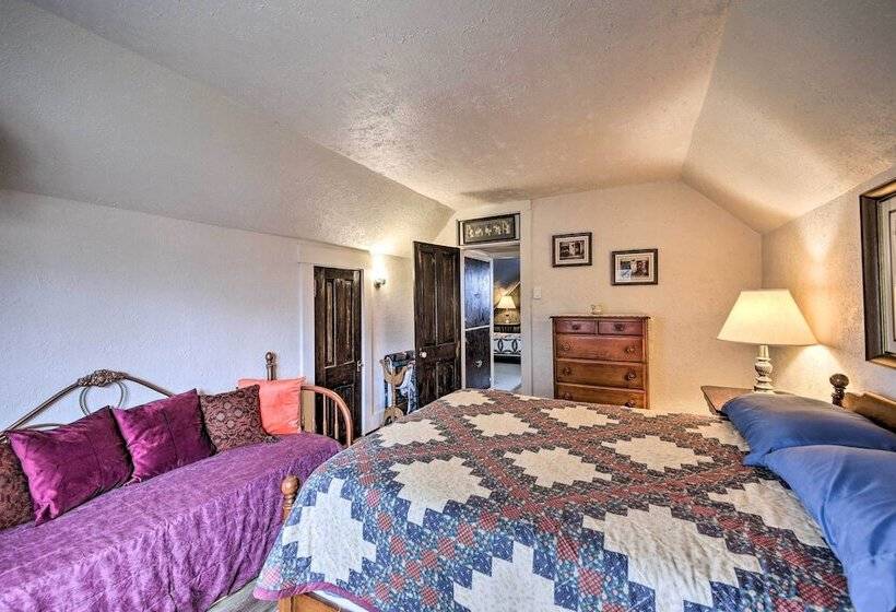 Historic Alexandria Home W/ Private Yard!