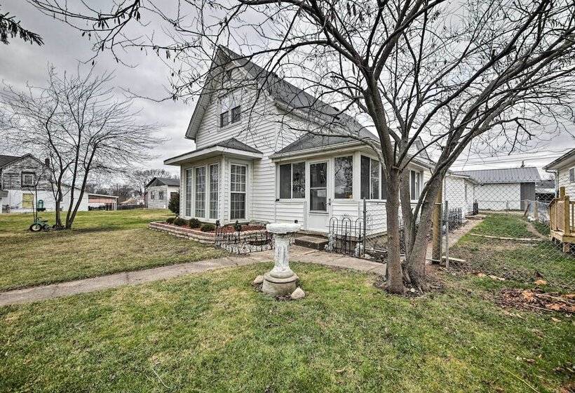 Historic Alexandria Home W/ Private Yard!