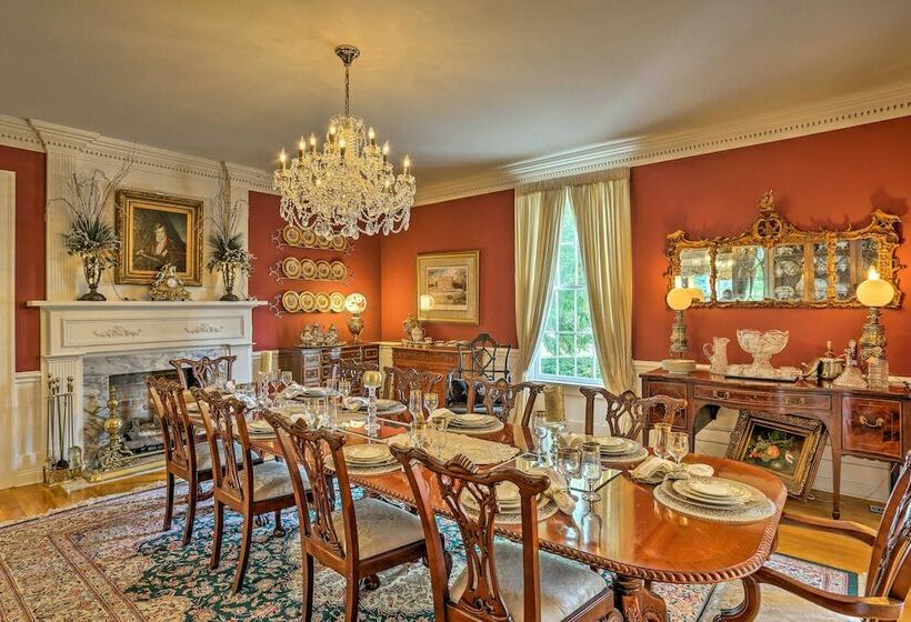 Historic Cedar Hill Mansion On Large Farm W/ Pool!