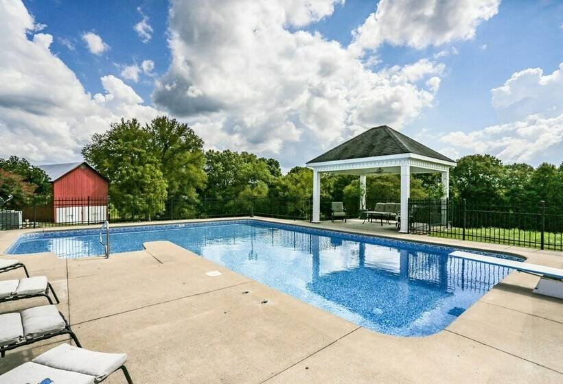 Historic Cedar Hill Mansion On Large Farm W/ Pool!