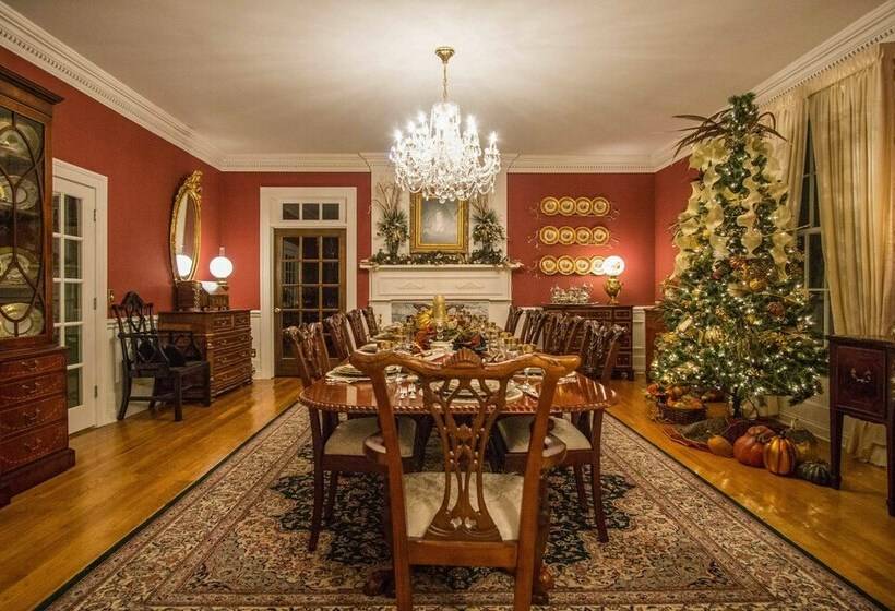 Historic Cedar Hill Mansion On Large Farm W/ Pool!