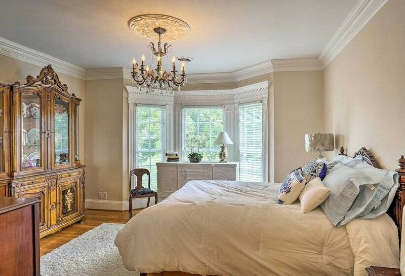 Historic Cedar Hill Mansion On Large Farm W/ Pool!