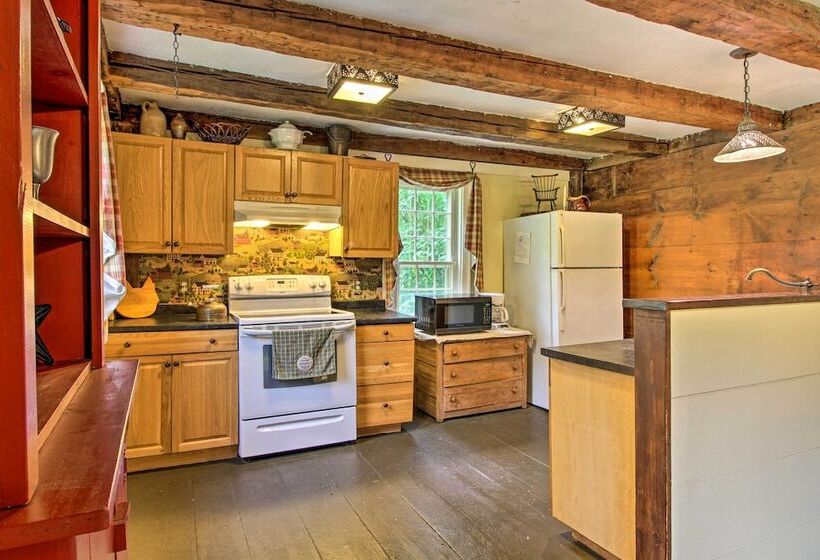 Historic Hanover Area Home, 16 Miles To Dartmouth!