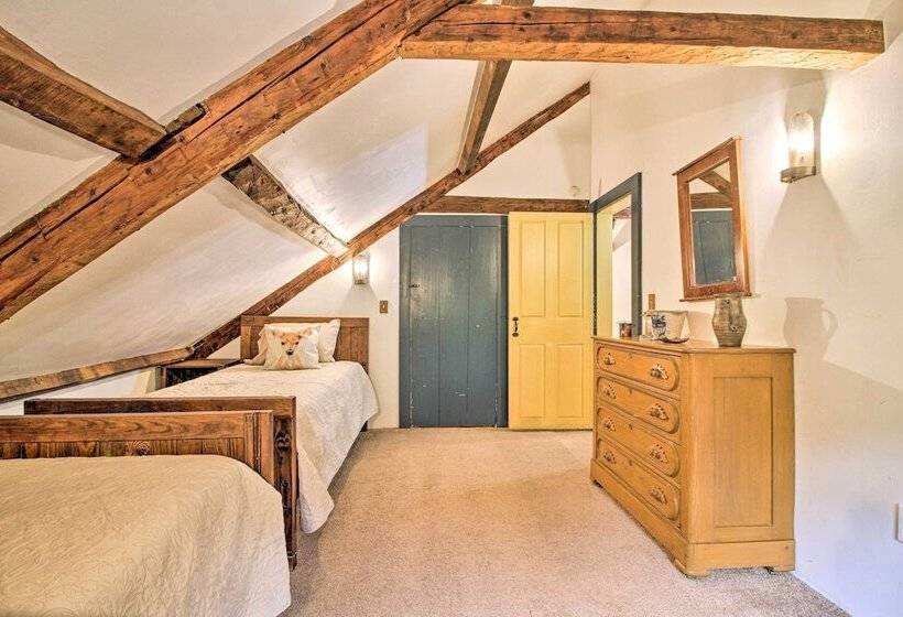 Historic Hanover Area Home, 16 Miles To Dartmouth!