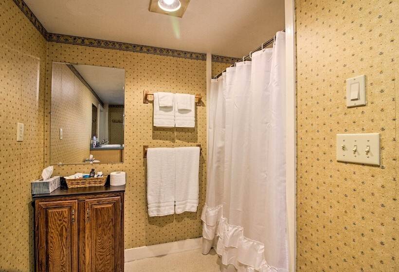 Historic Hanover Area Home, 16 Miles To Dartmouth!