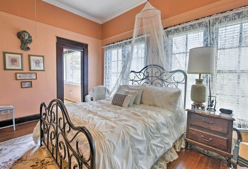 Historic Huntington Home W/ Pond & Flower Gardens!