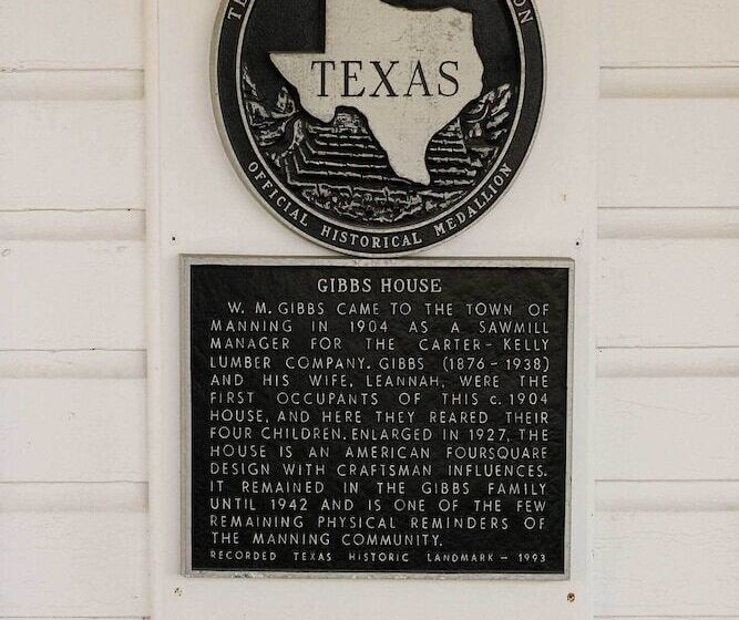 Historic Huntington Home W/ Pond & Flower Gardens!