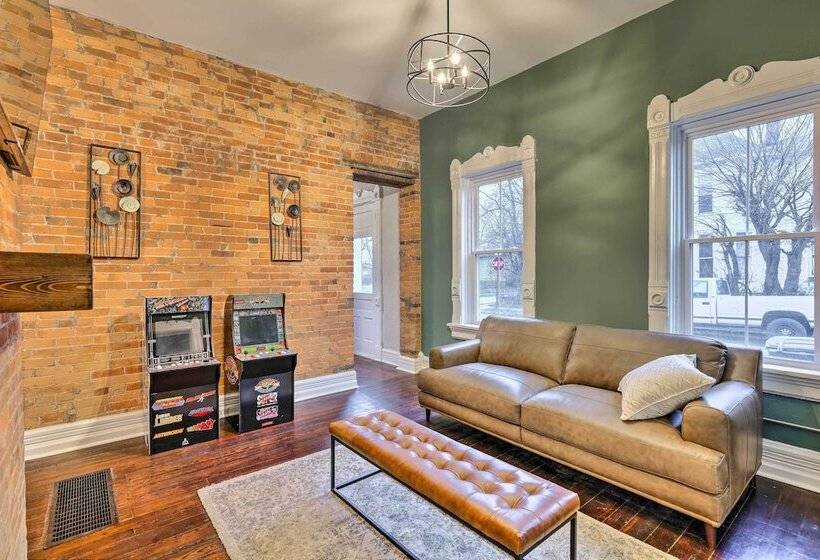 Near Downtown Dayton: Historic South Park Home